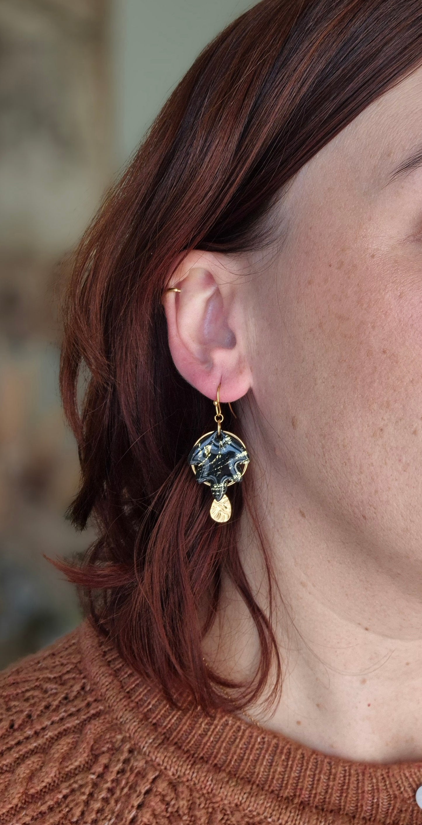 Boucles d’oreilles pendantes – Léontine (plusieurs coloris au choix)