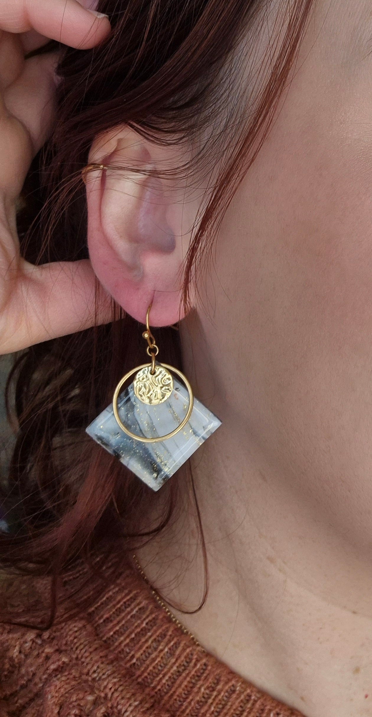 Boucles d’oreilles pendantes – Isaure (plusieurs coloris au choix)