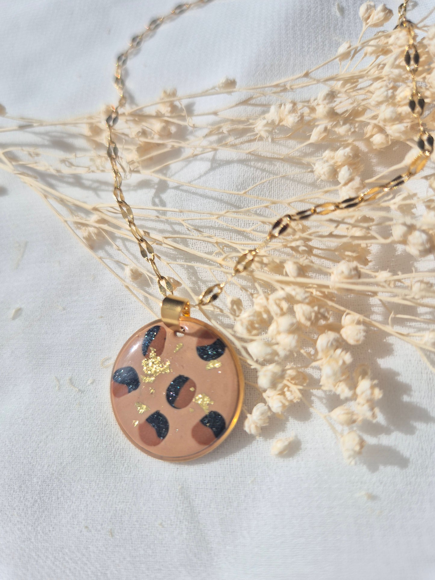 Pendentif Léontine doré – Coloris au choix