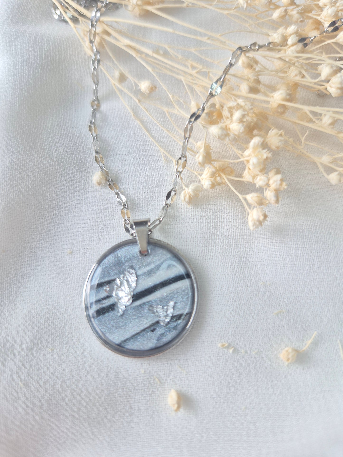 Pendentif Léontine argenté – Coloris au choix