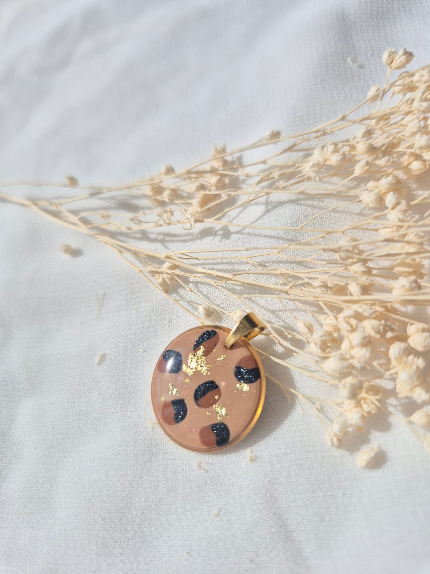 Pendentif Léontine doré – Coloris au choix