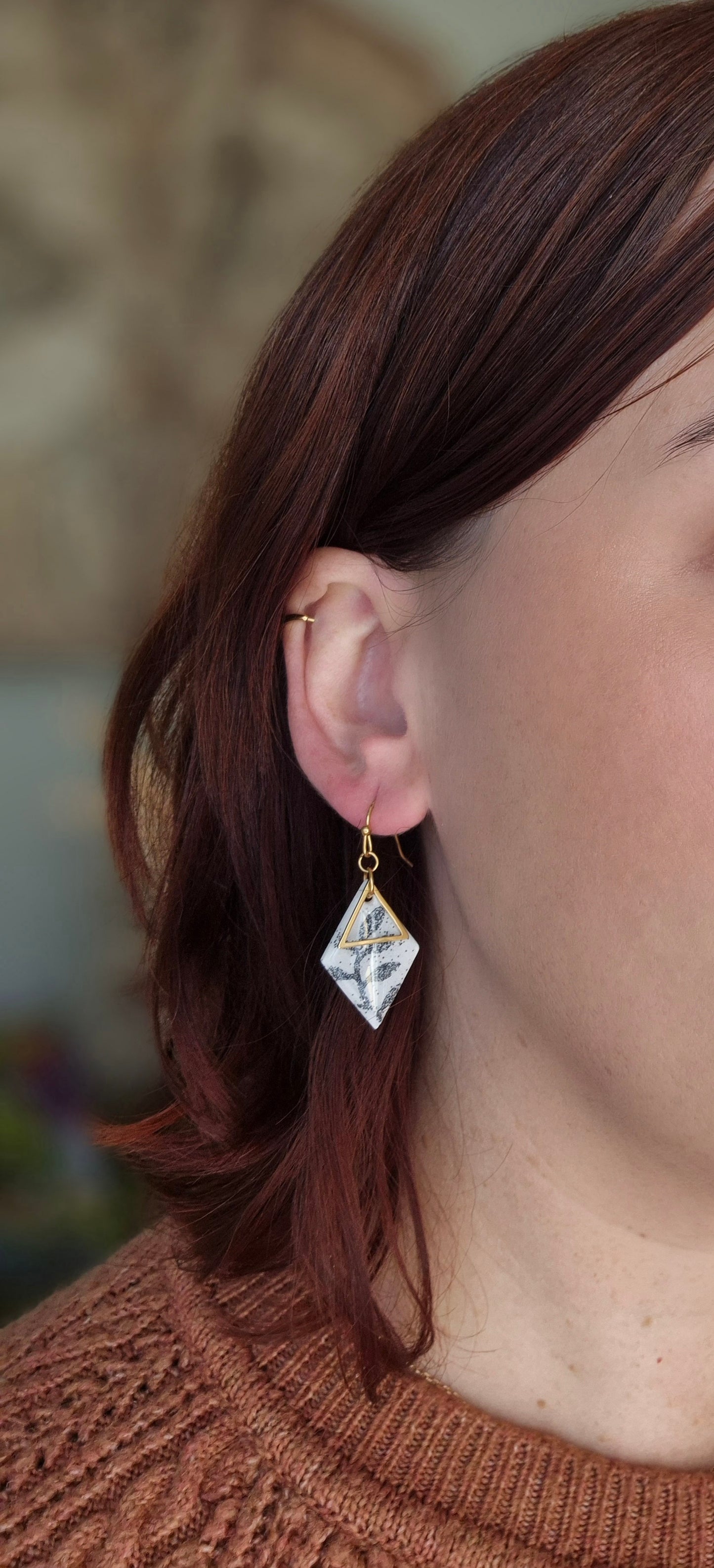 Boucles d’oreilles pendentes – Ambre (doré ou argenté au choix)