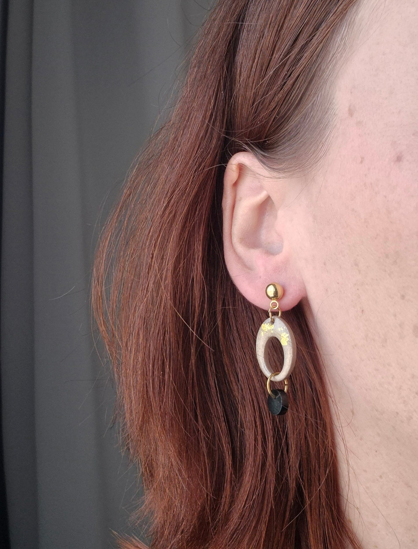 Boucle d'oreilles pendante ovale et pierres naturelles