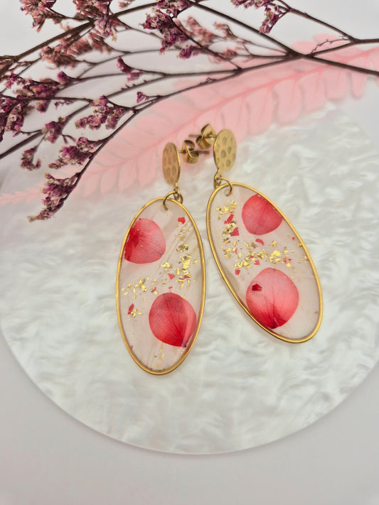 Boucles d’oreilles ovales – Élégance florale et dorure raffinée