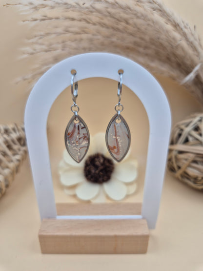 Élégance Naturelle – Boucles d'Oreilles Amandes Beige & Marron