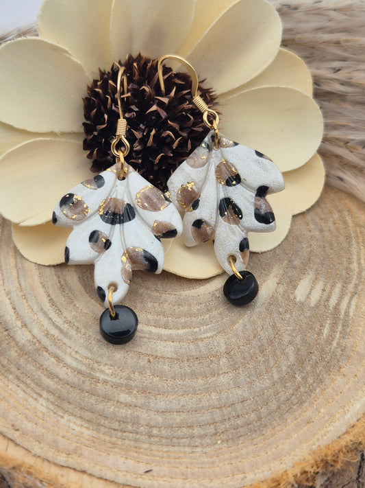 Boucles d'oreilles pendantes Isis - Sauvage et sophistiqué