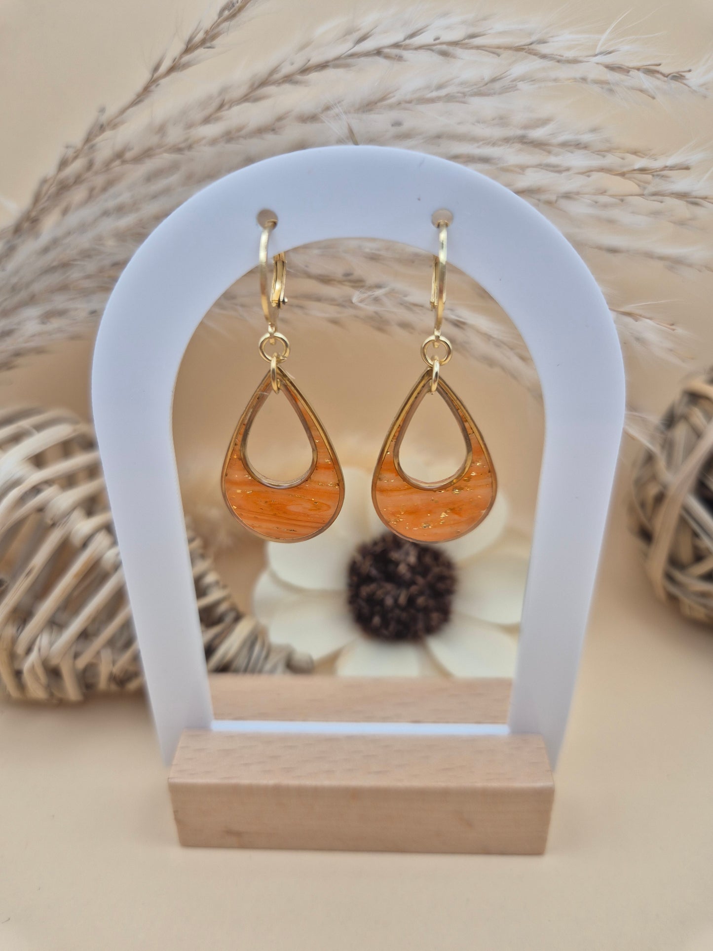 Élégance Captivante – Boucles d'Oreilles Goutte Dorée & Orangée