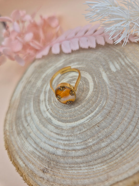 Bague réglable “Doré Orange” – Cabochon en pâte polymère orange & acier doré