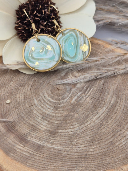 Boucles d'oreilles pendantes - Harmonie en bleu turquoise, blanc et translucide